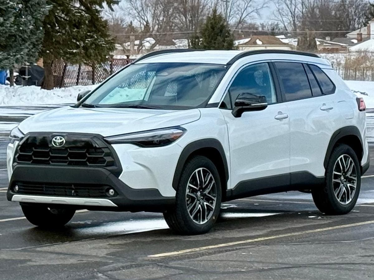 2026 Toyota Corolla Cross XLE — photo 1