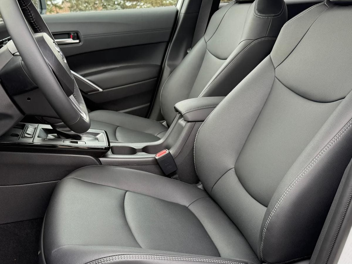 2026 Toyota Corolla Cross XLE — photo 4