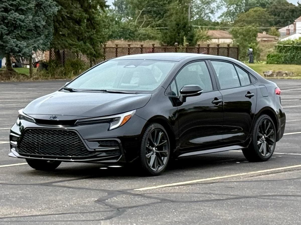 2026 Toyota Corolla SE — photo 1