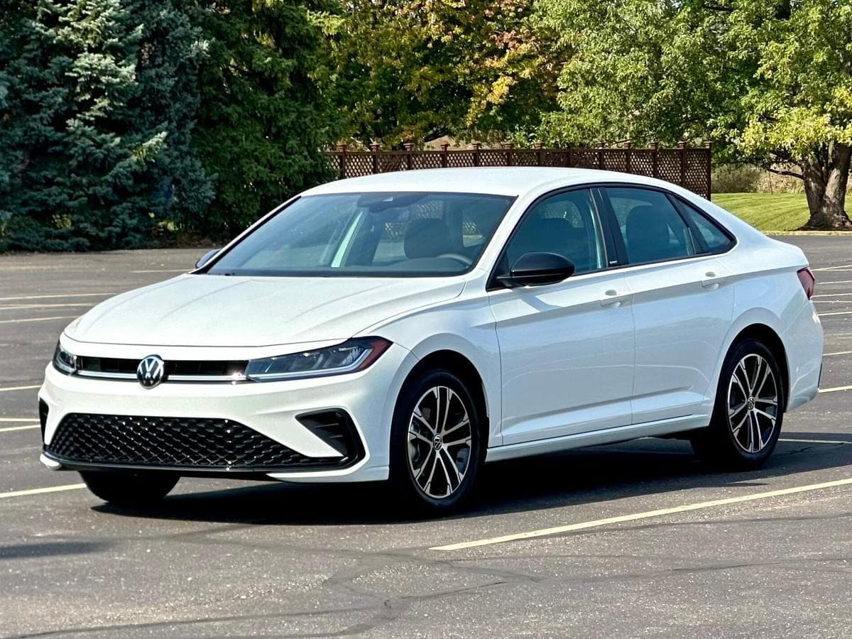 2025 Volkswagen Jetta Sport — photo 1