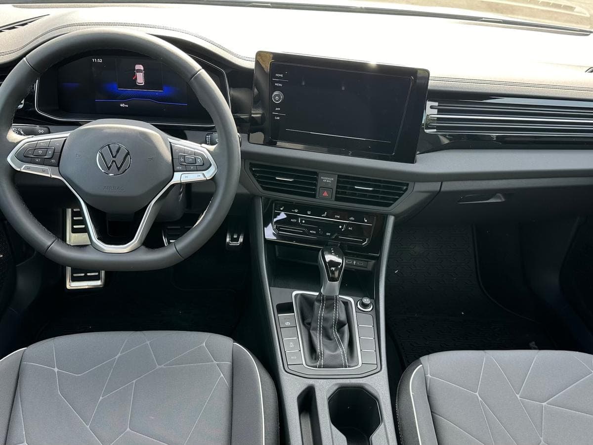 2025 Volkswagen Jetta Sport — photo 3