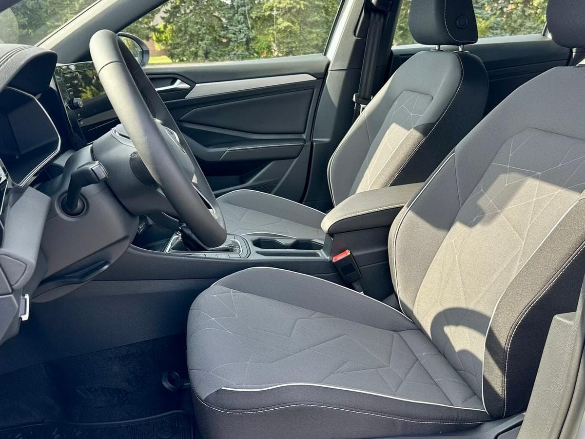 2025 Volkswagen Jetta Sport — photo 4