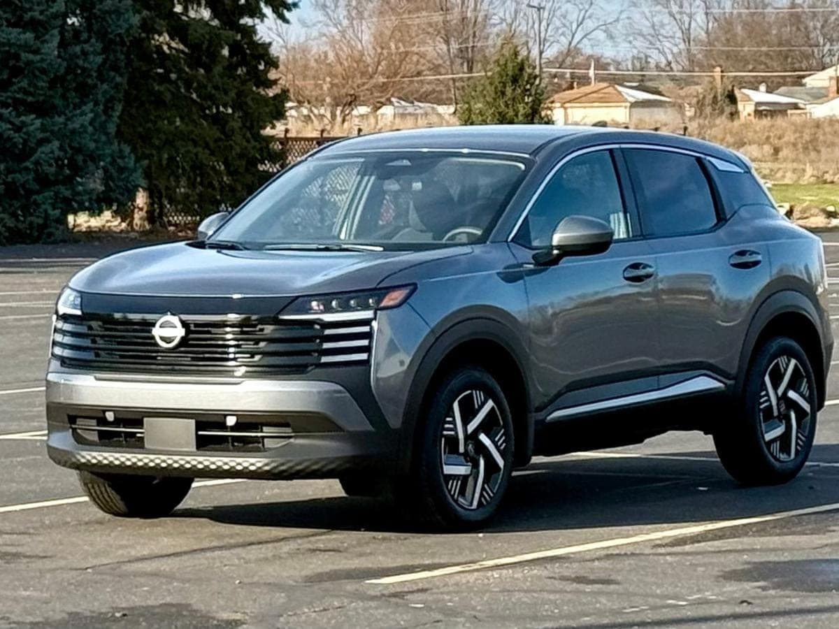 2025 Nissan Kicks SV — photo 1