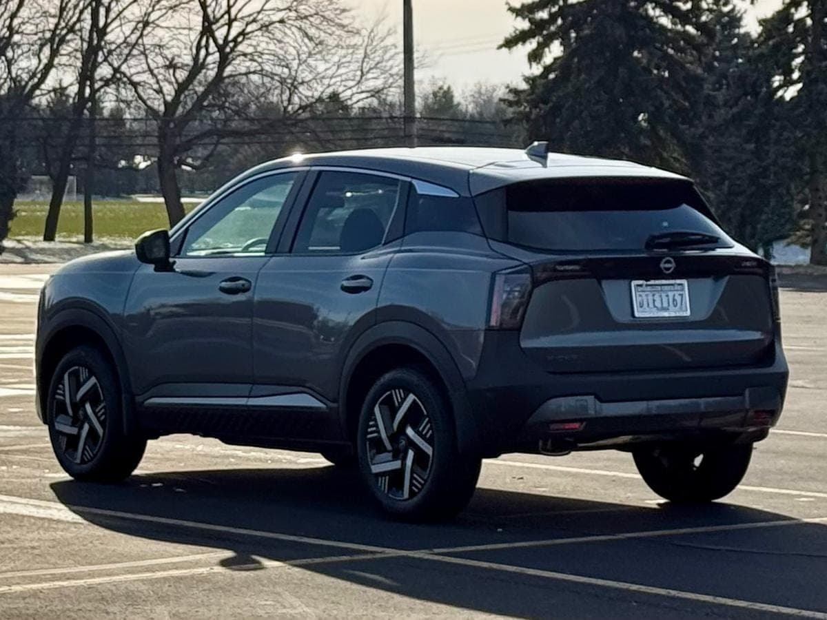 2025 Nissan Kicks SV — photo 2