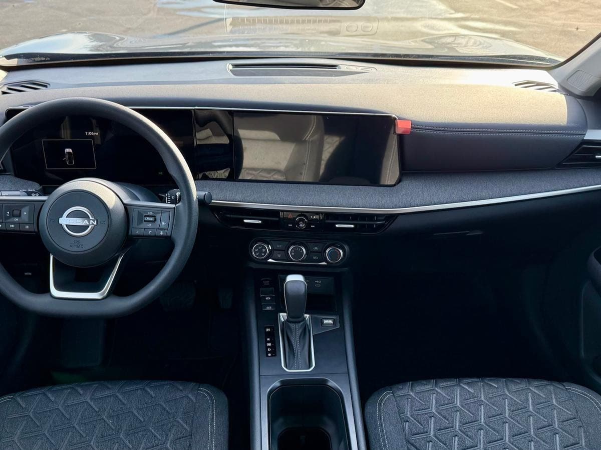 2025 Nissan Kicks SV — photo 3