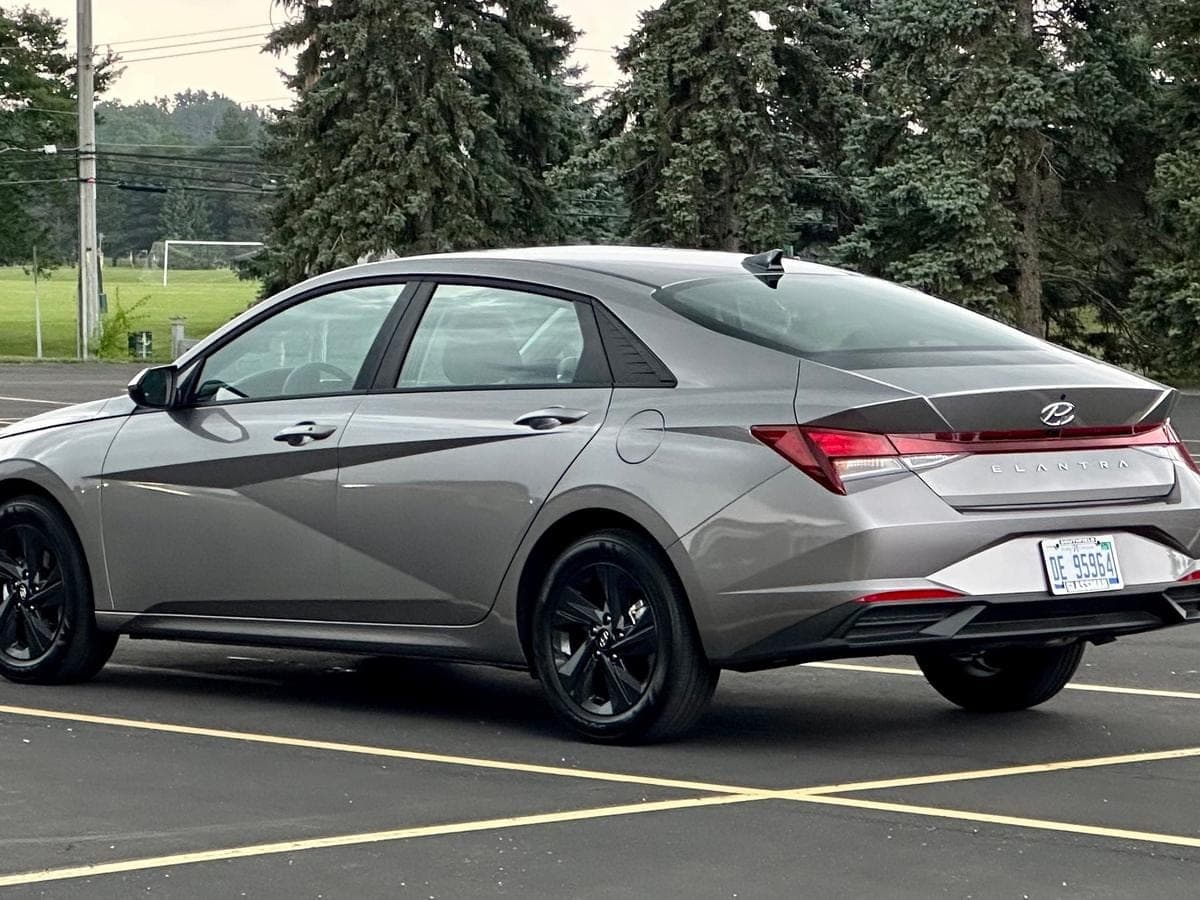 2023 Hyundai Elantra SEL — photo 2