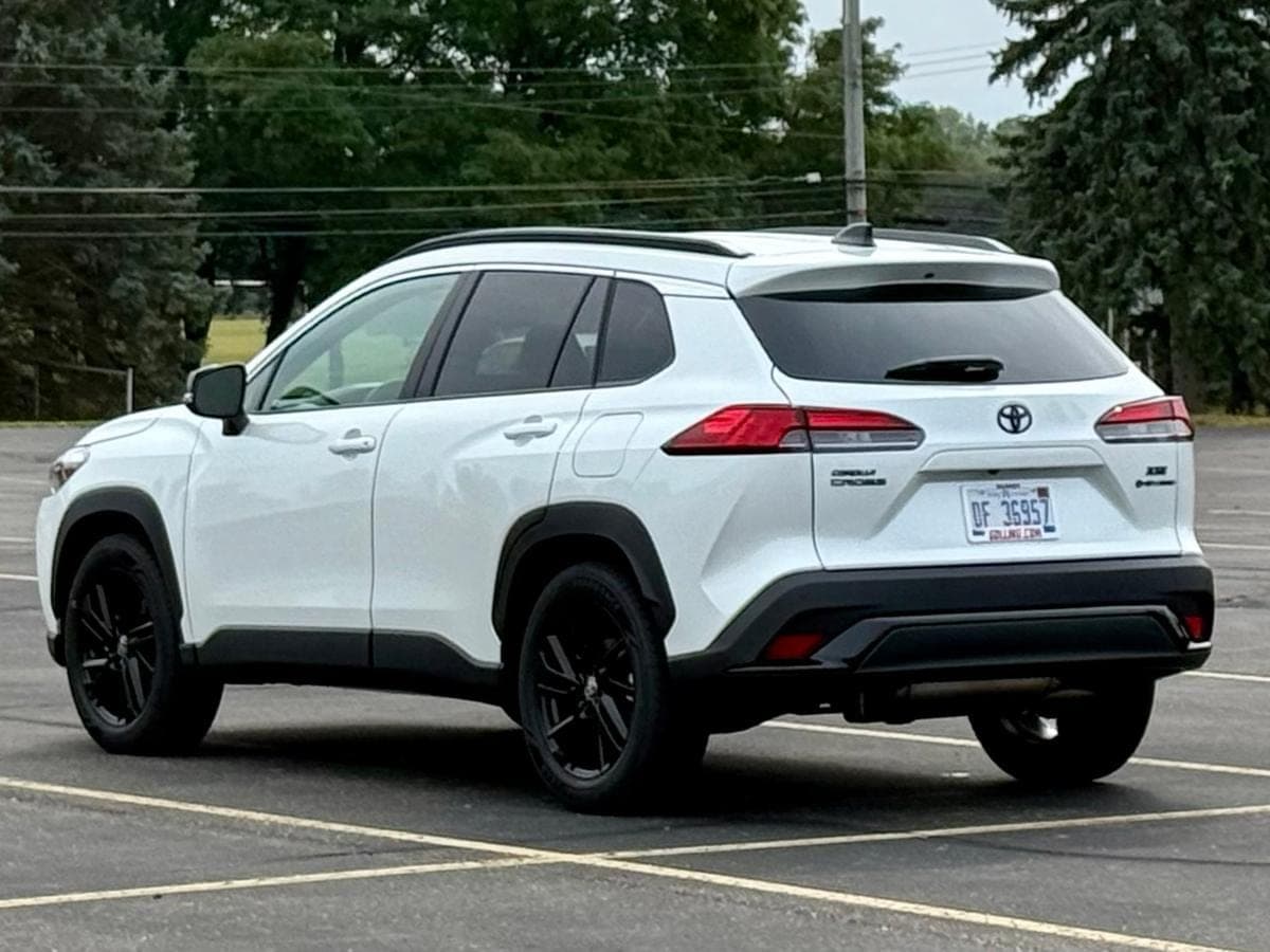 2026 Toyota Corolla Cross XSE Hybrid — photo 2