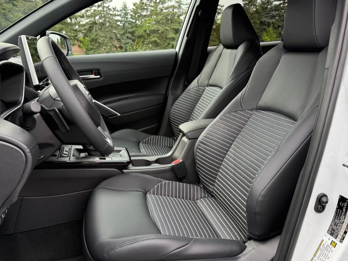2026 Toyota Corolla Cross XSE Hybrid — photo 4