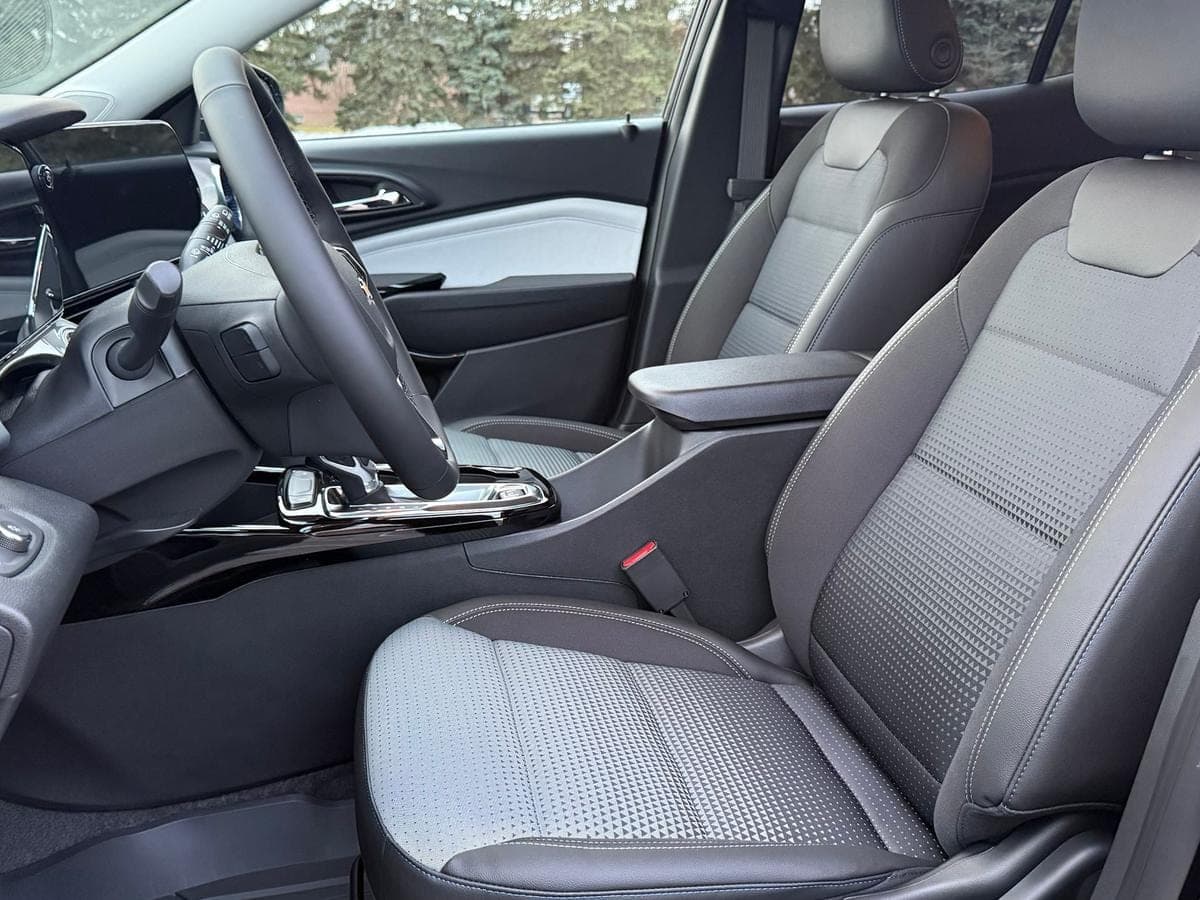 2026 Chevrolet Trax LT — photo 4
