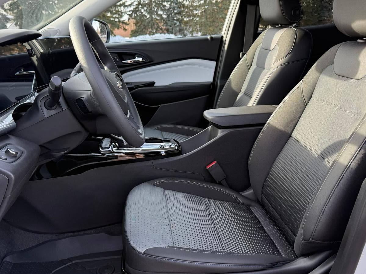 2026 Chevrolet Trax LT — photo 4