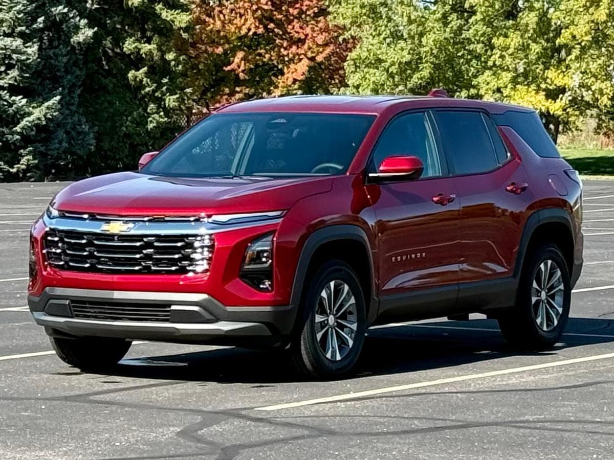 2025 Chevrolet Equinox LT — photo 1