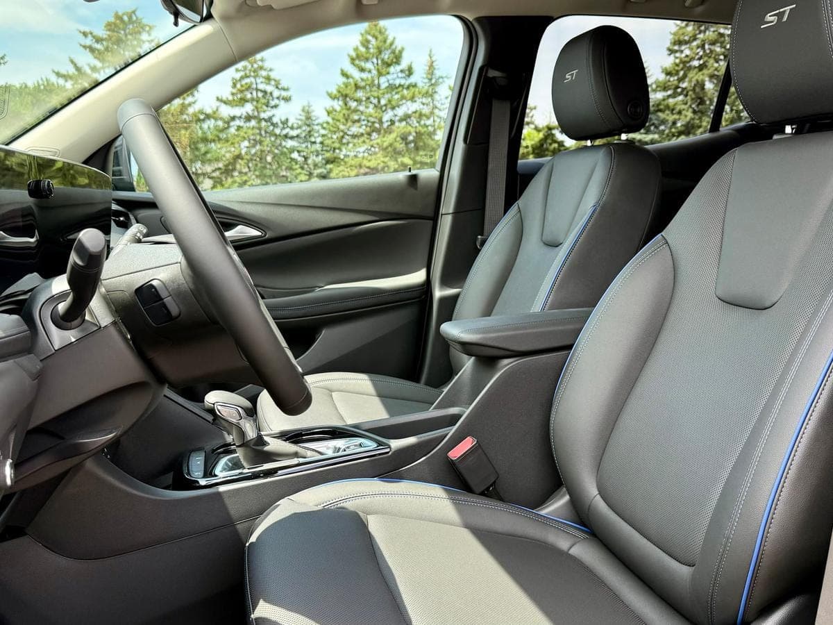 2026 Buick Encore GX Sport Touring — photo 4
