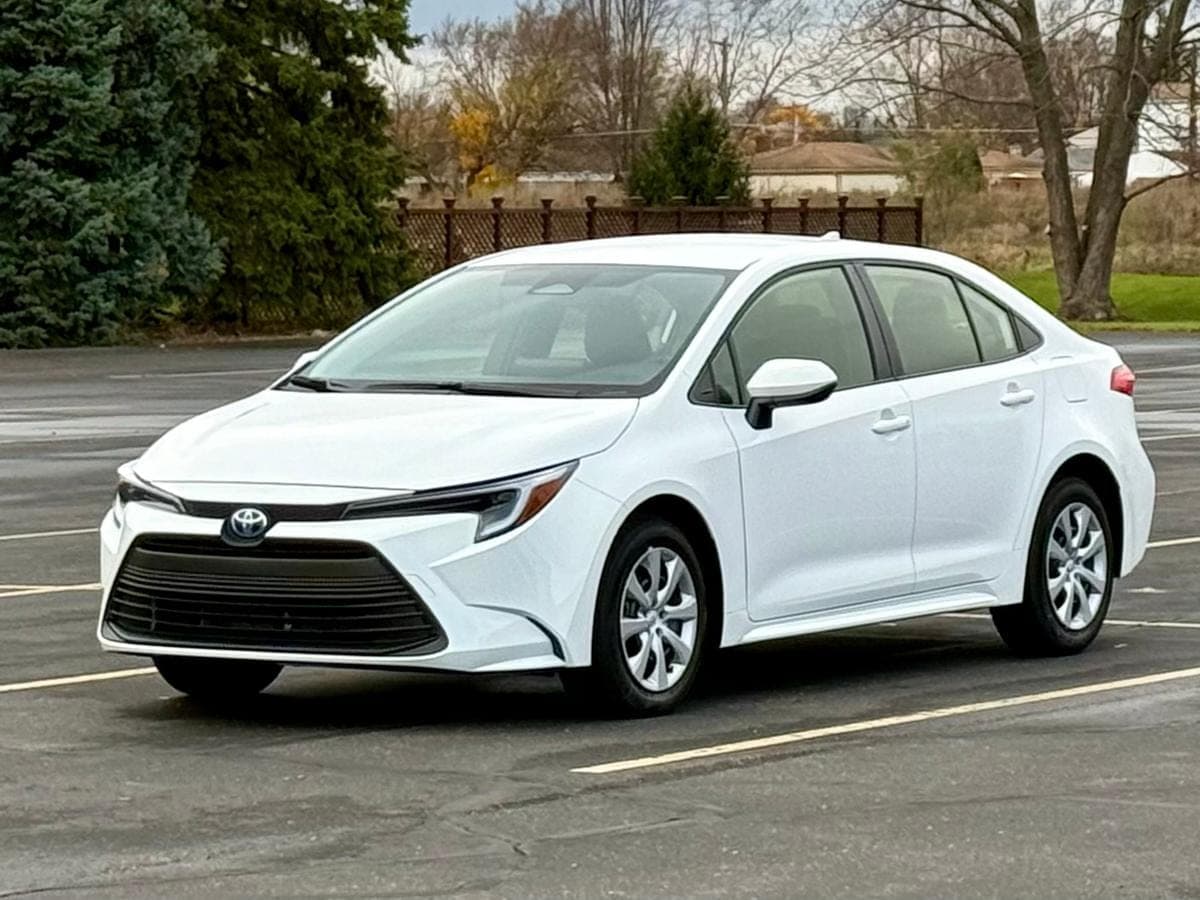 2026 Toyota Corolla Hybrid LE — photo 1