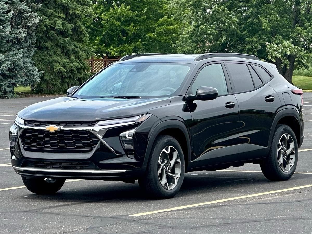 2025 Chevrolet Trax LT — photo 1