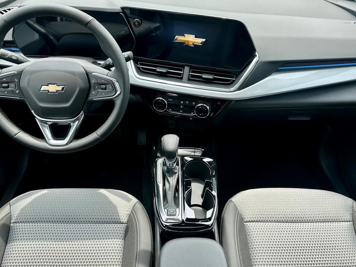 2025 Chevrolet Trax LT — photo 3